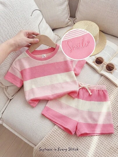 Cozy Pixies 2 piezas Conjunto de top de manga corta de cuello redondo con estampado de letras y rayas, y shorts de cintura elástica para niña bebé
