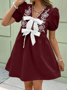 2026 Vestido mini de moda con estampado floral, mangas abullonadas cortas y nudo delantero para mujeres - Burdeos - Ver 3