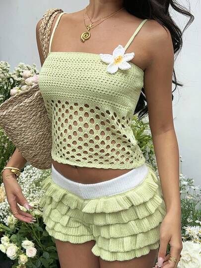 Sunnyshic Bộ đồ hai mảnh gợi cảm mùa hè dành cho nữ: áo crop top họa tiết hoa màu xanh lá cây cổ thấp, dây mảnh và quần short xếp ly cạp thấp, chất liệu dệt kim.