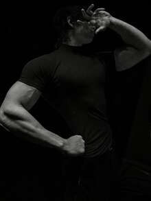 RISE LYT 男友风男士纯色简约日常短袖运动黑色T恤休闲健身服跑步T恤和背心修身圆领压缩衣 - 黑色 - 查看 1