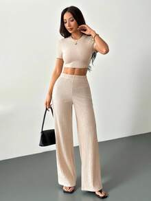 SHEIN PETITE 新款休闲基础运动风春夏圆领短袖露脐T恤+阔腿超长裤玫瑰红条纹针织面料女装两件套-I - 杏色 - 查看 4