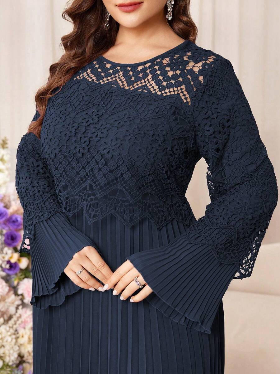 Modelyn 蕾丝拼接褶裥设计优雅圆领长袖荷叶边下摆显瘦百搭大码女装连衣裙 - 藏蓝色 - 查看 1