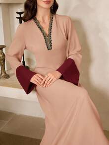 Al Najma 女士撞色V领长袖优雅阿拉伯风格连衣裙，最新款女式长袖穆斯林长袍，女士连衣裙 - 藕粉色 - 查看 3