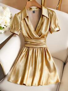 Franclia Vestido Elegante Feminino com Gola Cruzada Especial, Cintura Marcada e Franzido em Formato A - Dourado - Visão 3