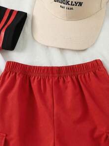 SHEIN Streecool Kids 2件組小男孩字母94印花T恤與卡其色工裝短褲套裝，復古休閒男孩夏季穿搭 - 黑色 - 查看 6