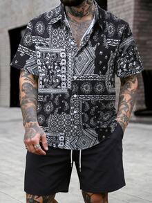 Manfinity Homme Bộ 2 áo sơ mi nam tay ngắn in họa tiết retro, cài cúc phía trước, kiểu dáng thường ngày (cắt không đều) - Nhiều màu - Xem 5