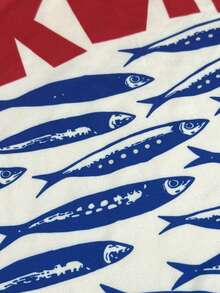 Voyazaga Bộ sưu tập mới mùa xuân/hè 2026 dành cho nữ cỡ lớn: Áo thun casual năng động, đa năng với họa tiết cá mòi xanh và đỏ trên nền trắng ngà. Cổ tròn, tay ngắn. Hoàn hảo cho trang phục mùa xuân và mùa hè. - trắng - Xem 5