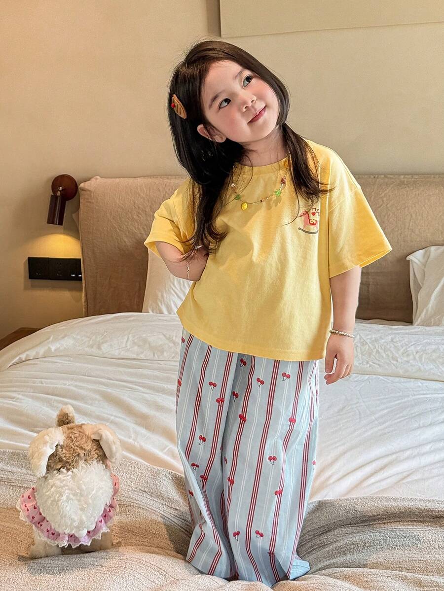 Dazy Kids 少女圓領針織滿版印花短袖T恤 + 滿版印花長褲睡衣套裝,夏季 - 黃色 - 查看 1