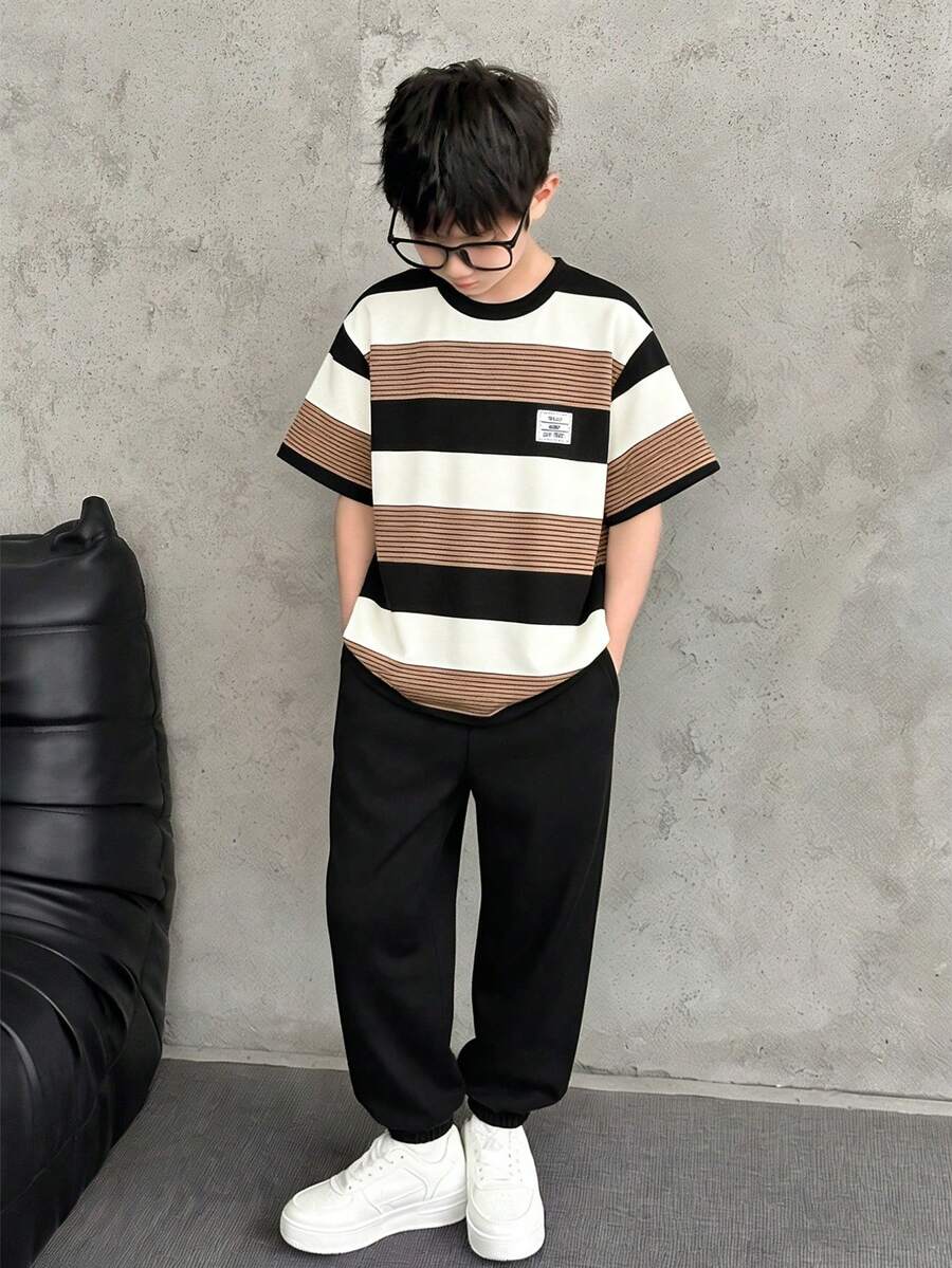 SHEIN Mirajuku 男童休闲时尚简约蓝灰白拼接T恤裤套装(2件套),适合春夏日常穿着及外出。 - 彩色 - 查看 1
