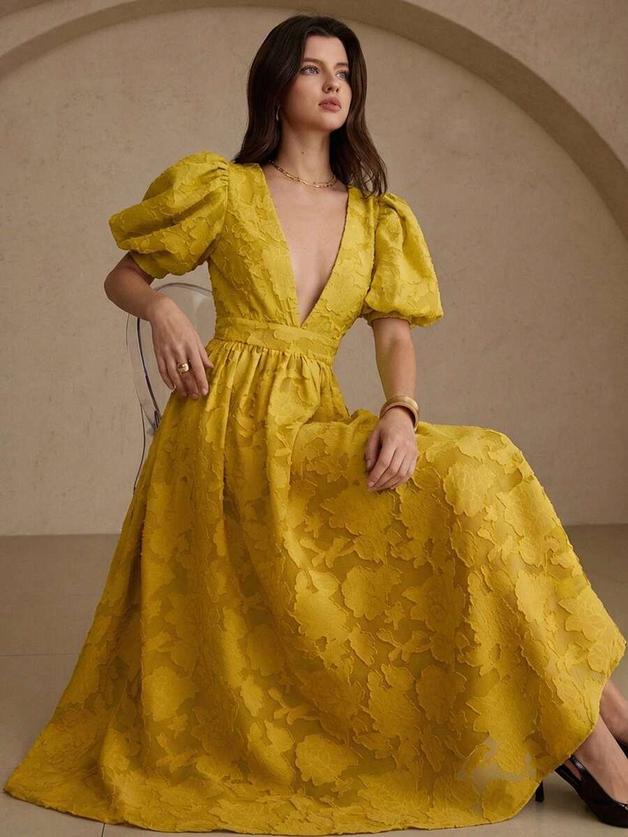 Aveloria Rosie Vestido Curto de Chiffon Elegante e Sexy com Decote em V Profundo, Mangas Bufantes, Cintura Marcada e Recorte Floral - Amarelo - Visão 1