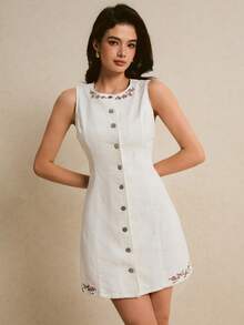 Poéselle 女士花卉刺绣单排扣圆领无袖休闲牛仔连衣裙 - 白色 - 查看 8