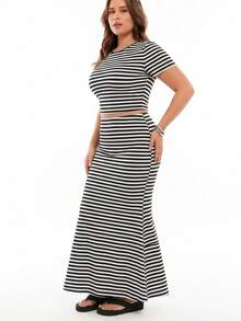 SHEIN EZwear Bộ 2 món áo thun tay ngắn họa tiết sọc mùa hè cỡ lớn kèm chân váy - Nhiều màu - Xem 10