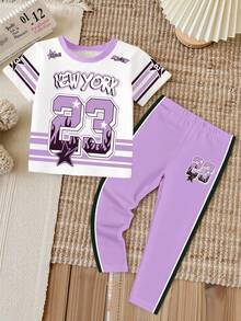 SHEIN Playful Pals 2件套女童休闲创意时尚紫色23号火焰星条纹图案纽约字母印花短袖T恤和打底裤套装，适合春、夏、秋季日常穿着，舒适百搭。 - 彩色 - 查看 4