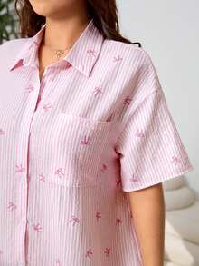 Solflare 海军蓝白条纹休闲宽松荷叶边下摆大码连衣裙，适合通勤、返校、日常休闲、约会、外出等场合。 - 彩色 - 查看 6