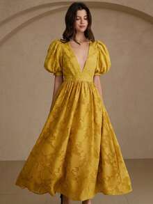 Aveloria Rosie Vestido Curto de Chiffon Elegante e Sexy com Decote em V Profundo, Mangas Bufantes, Cintura Marcada e Recorte Floral - Amarelo - Visão 4