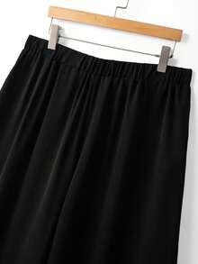 GlowEve CURVE Regata Elegante com Cintura Ajustada Plus Size + Calça Larga de Perna Larga Solta Moda Plus Size - Preto - Visão 7