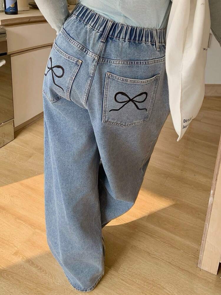 Dazy Plus Plus Size Women's Light Wash Blue Jeans With Bow Embroidery Decor, Straight Leg, Suitable For All Seasons