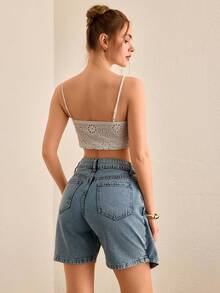 CasuGlow Shorts jeans femininos assimétricos com bainha desfiada e frente envolvente - Lavagem leve - Ver 4