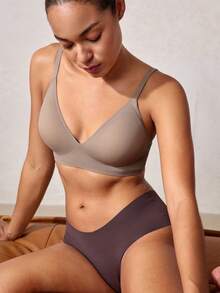 Veilyse Women's Solid Color Spaghetti Strap Minimalist Seamless Bra, Casual Everyday Wearfor Summerfor Summer - Coffee Brown - View 4