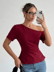 Ritzy Row 女士休闲优雅酒红色不对称肩短袖夏季浪漫衬衫，通勤衬衫，夏季上衣，女士情人节、狂欢节服装、派对上衣、婚礼和活动、女士度假、红色上衣毕业季服装、时尚休闲通勤装、商务办公装、百搭时尚日常休闲装、都市教师职业装 - 酒紅色 - 查看 4