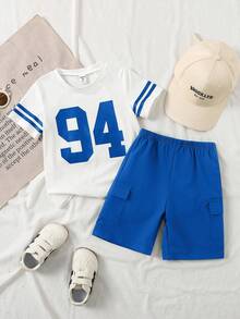 SHEIN Streecool Kids 2件組男孩字母94印花T恤與卡其色工裝短褲，復古休閒套裝 - 藍色 - 查看 4