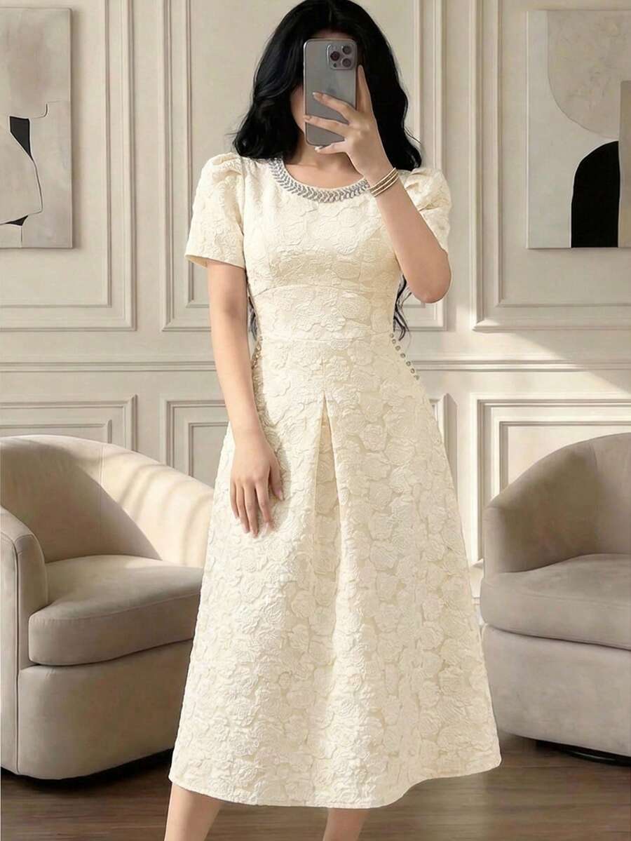 Feyla 女款花卉提花水鑽設計圓領短澎澎袖優雅中長洋裝
