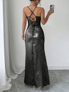 Rafferiza 金属质感深V领吊带派对优雅连衣裙，适合新年假日派对穿着，女士长款套装 - 灰色 - 查看 2
