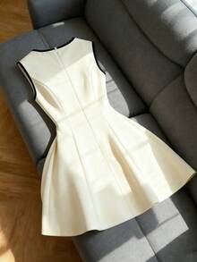 GlowEve 无袖圆领收腰A字撞色休闲通勤简约优雅浪漫女装 - 杏色 - 查看 2