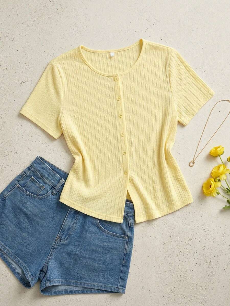 SHEIN Essnce 大码女装春夏时尚休闲弹力舒适日常百搭显瘦浅黄色纹理面料短袖T恤，曲线可爱上衣，夏季穿搭，外出上衣 - 黃色 - 查看 1