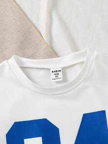 SHEIN Streecool Kids 2件組男孩字母94印花T恤與卡其色工裝短褲，復古休閒套裝 - 藍色 - 查看 5
