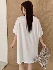 Dazy Plus Chemise de nuit ample à col rond imprimée d'un ours de dessin animé, blanche, vêtement d'intérieur confortable pour le printemps/l'été - Blanc - Voir 2