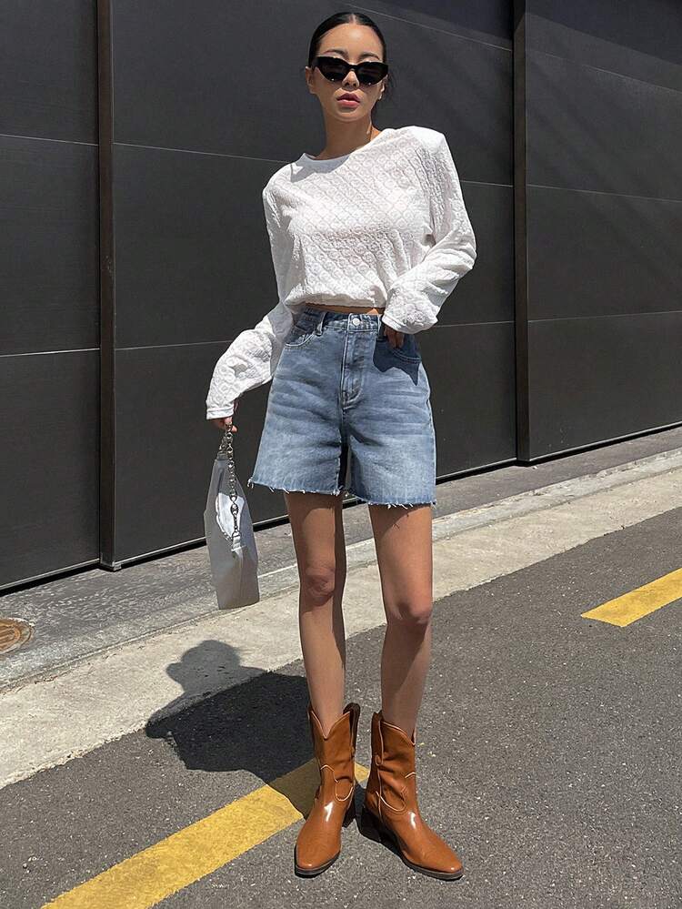 Women's Casual Washed Denim Shorts With Slant Pockets And Frayed Hem, Summer Petite