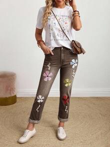 EMERY ROSE Celana Jeans Denim Kasual Ukuran Besar dengan Motif Bunga Bordir dan Tampilan Usang - Coffee Brown - View 6