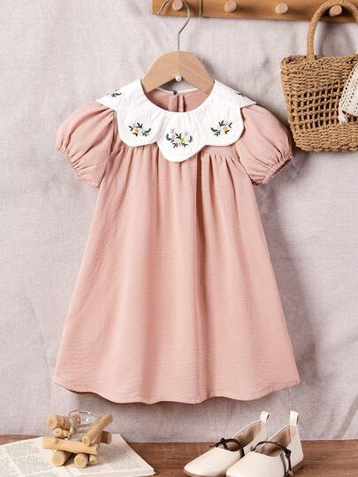 少女度假休闲撞色花卉刺绣连衣裙