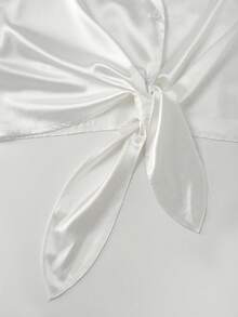 GlowEve CURVE 大码女士优雅休闲缎面短袖系带衬衫和不对称迷你裙两件套 - 黑與白 - 查看 5