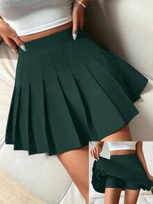 Màu xanh lá cây đậm