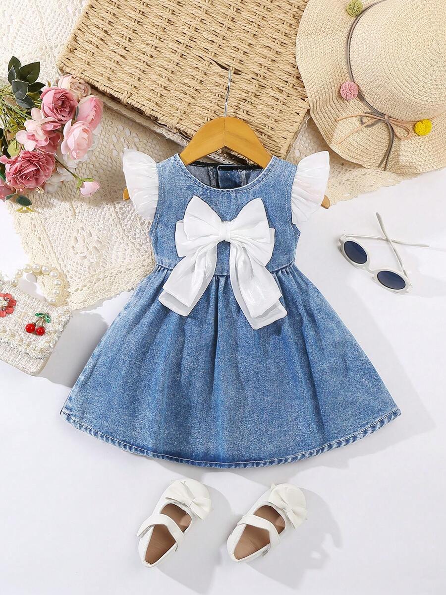 SHEIN Vintaside Kids 女婴牛仔背带裙，夏季新品，休闲可爱，浅蓝色牛仔布，夏季度假，蝴蝶结装饰，水洗效果，无袖，宽松A字版型，柔软棉质牛仔面料，日常穿着，夏季度假，外出，派对，夏季棉质牛仔，假日出行