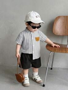 SHEIN Playful Pals 6-36个月男女宝宝两件套，黑白条纹小熊印花短袖上衣+纯色弹力腰短裤，包含上衣和短裤，适合春夏季节，休闲时尚，日常穿着，夏季假期 - 黑色 - 查看 1