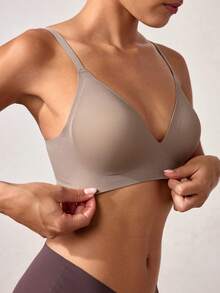 Veilyse Women's Solid Color Spaghetti Strap Minimalist Seamless Bra, Casual Everyday Wearfor Summerfor Summer - Coffee Brown - View 9