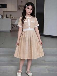 Elladie kids 1件少女夏季新款白色收腰半开襟褶裥下摆圆领短袖连衣裙，简约百搭甜美度假通勤优雅连衣裙 - 卡其色 - 查看 4