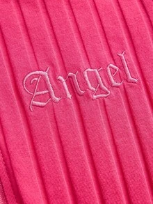 Slaydiva 早春新款，春夏音乐节，情人节，复活节休闲风，简约基础款Y2K街头甜美风，网红热销款，日常约会，辣妹风，性感运动风，小圆领，包袖，短袖，天使英文刺绣，修身版型，玫瑰红大条纹针织面料，超短款，女士紧身连体裤 -A - 玫紅色 - 查看 5