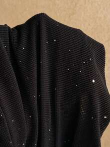 Soleia Blusa feminina casual ajustada com laço no pescoço e detalhes metálicos. - Preto - Ver 9