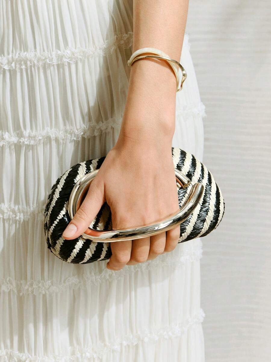 SHECARRY 女士时尚金属光泽晚宴手拿包，完美搭配新娘伴娘、派对包，适合派对、婚礼、舞会、晚宴/宴会，可搭配节日派对礼服、晚礼服和亮片连衣裙。 - 黑與白 - 查看 1