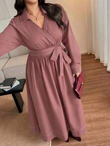 Vionelle 大码女式新款优雅休闲立领不对称系腰蝴蝶结撞色滚边长袖V领连衣裙 - 藕粉色 - 查看 4