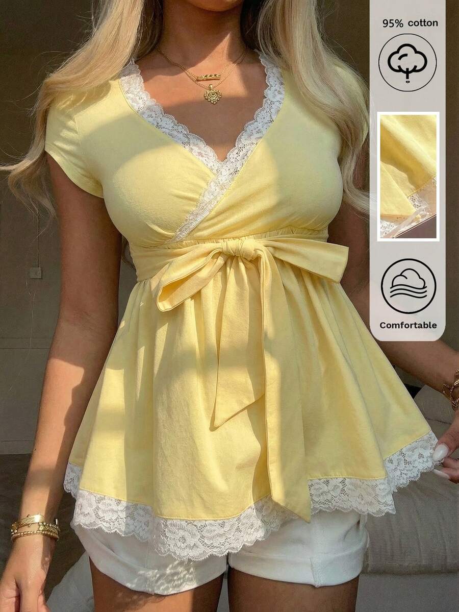 CovetEZ Áo len búp bê bằng cotton màu vàng nhạt thủ công, cổ áo loe, cổ áo hình trái tim, phong cách Y2K 2000, dài đến sàn, eo kiểu Empire, thiết kế buộc dây, thời trang mùa hè. Áo peplum viền ren màu vàng, áo viền ren màu vàng, áo vàng tay ngắn, áo quấn màu vàng, trang phục mùa hè cho nữ, áo babydoll màu vàng, áo ren màu vàng, áo nữ tay ngắn. - Màu vàng ngỗng - Xem 1