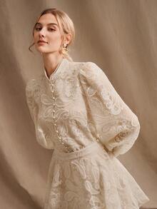 Anewsta 女士立领灯笼袖网纱面料花卉刺绣优雅上衣 - 杏色 - 查看 3