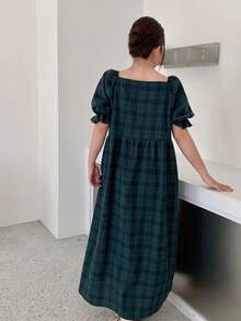 Dazy Plus Camisón largo holgado de mujer talla grande con cuello de pico y mangas cortas a cuadros, vestido cómodo para el hogar en primavera y verano - Verde Oscuro - Ver 2