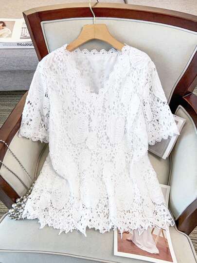 GlowEve CURVE Áo sơ mi ngắn tay nữ cỡ lớn bán chạy nhất, chất liệu cotton nguyên chất thêu ren 3D, kiểu dáng tối giản với họa tiết ren hoa, vừa vặn thoải mái, dễ phối đồ, chất liệu vải hoa 3D. Thích hợp cho đi làm hàng ngày, du lịch ngoài trời, nghỉ mát ở bãi biển và quê.