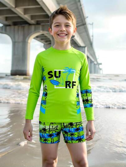 SHEIN 加大码男童泳装，热带棕榈树字母印花长袖防晒衣和泳裤两件套，休闲时尚，适合男童暑假、游泳、海滩、泳池活动