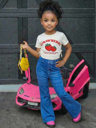 SHEIN 2pcs/Set Young Girl Knit Crew Neck Pleated Casual T-Shirt And Flare Pants Set Easter Strawberry Girls Clothes Summer Clothes Sets Girls  Flare Jeans With Unique Pattern Stylish Blue Bell Bottoms For Kids